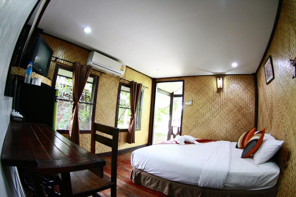 Tanita Lagoon Resort Udon Thani Room photo
